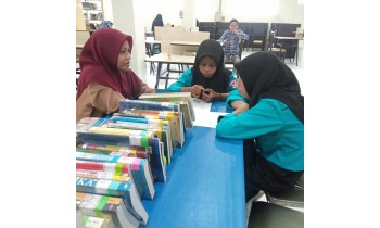 KUNJUNGAN SISWA SMKS PEMBANGUNAN TERNATE KE LAB BIMBINGAN DAN KONSELING PENDIDIKAN ISLAM IAIN TERNATE